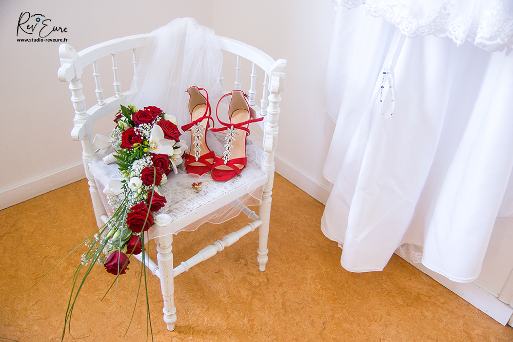 préparatifs blanc et rouge mariage mariée yvetot 76 Rev'Eure photographe préparatifs évreux vernon 27